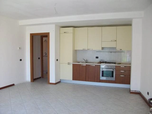 Bilocale con area esterna libero subito Bilocale con area esterna libero subito
