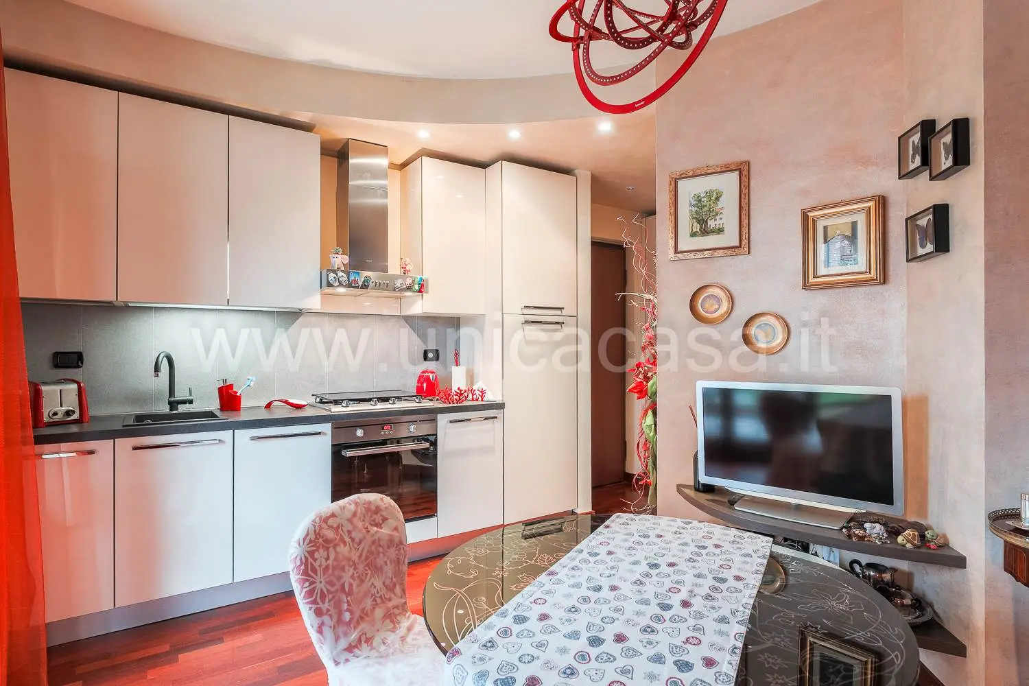 Elegante bilocale con giardino Elegante bilocale con giardino