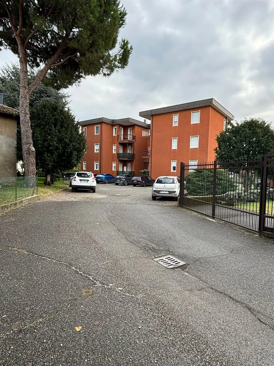 Trilocale ristrutturato con box e cantina in zona centrale e tranquilla a Pozzo d'Adda Trilocale ristrutturato con box e cantina in zona centrale e tranquilla a Pozzo d'Adda