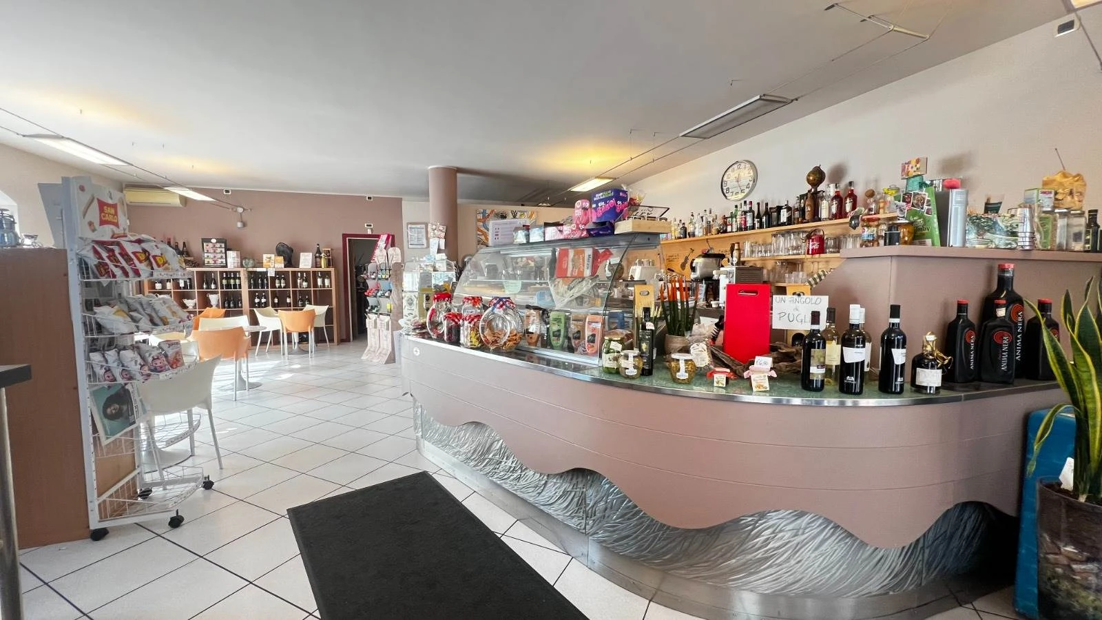 Vendesi attività di bar in centro a Canonica Vendesi attività di bar in centro a Canonica