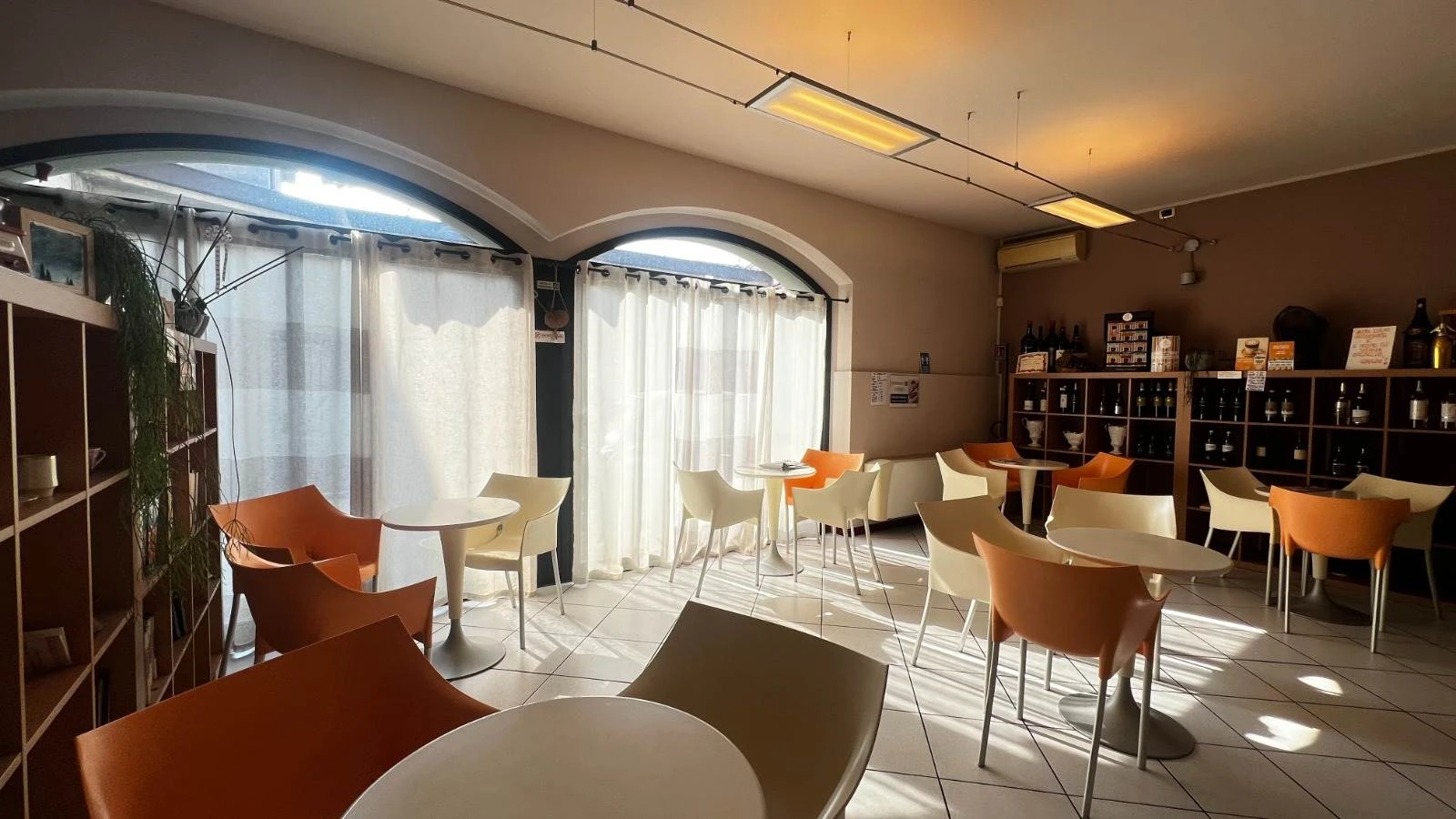 Vendesi attività di bar in centro a Canonica Vendesi attività di bar in centro a Canonica