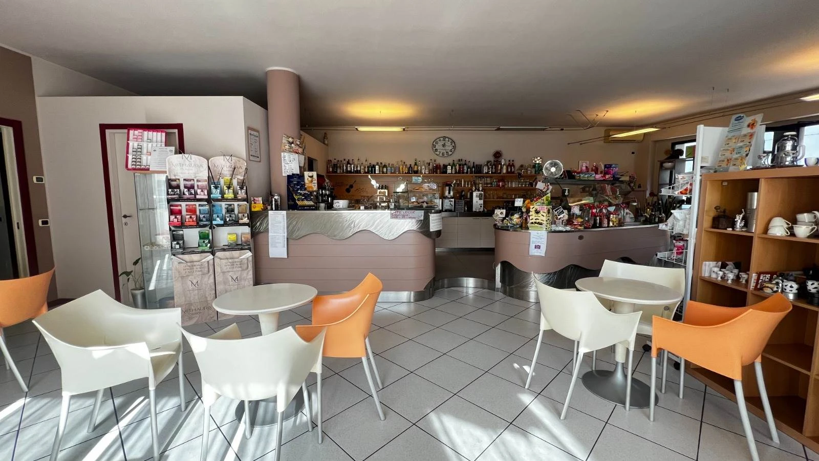 Vendesi attività di bar in centro a Canonica Vendesi attività di bar in centro a Canonica