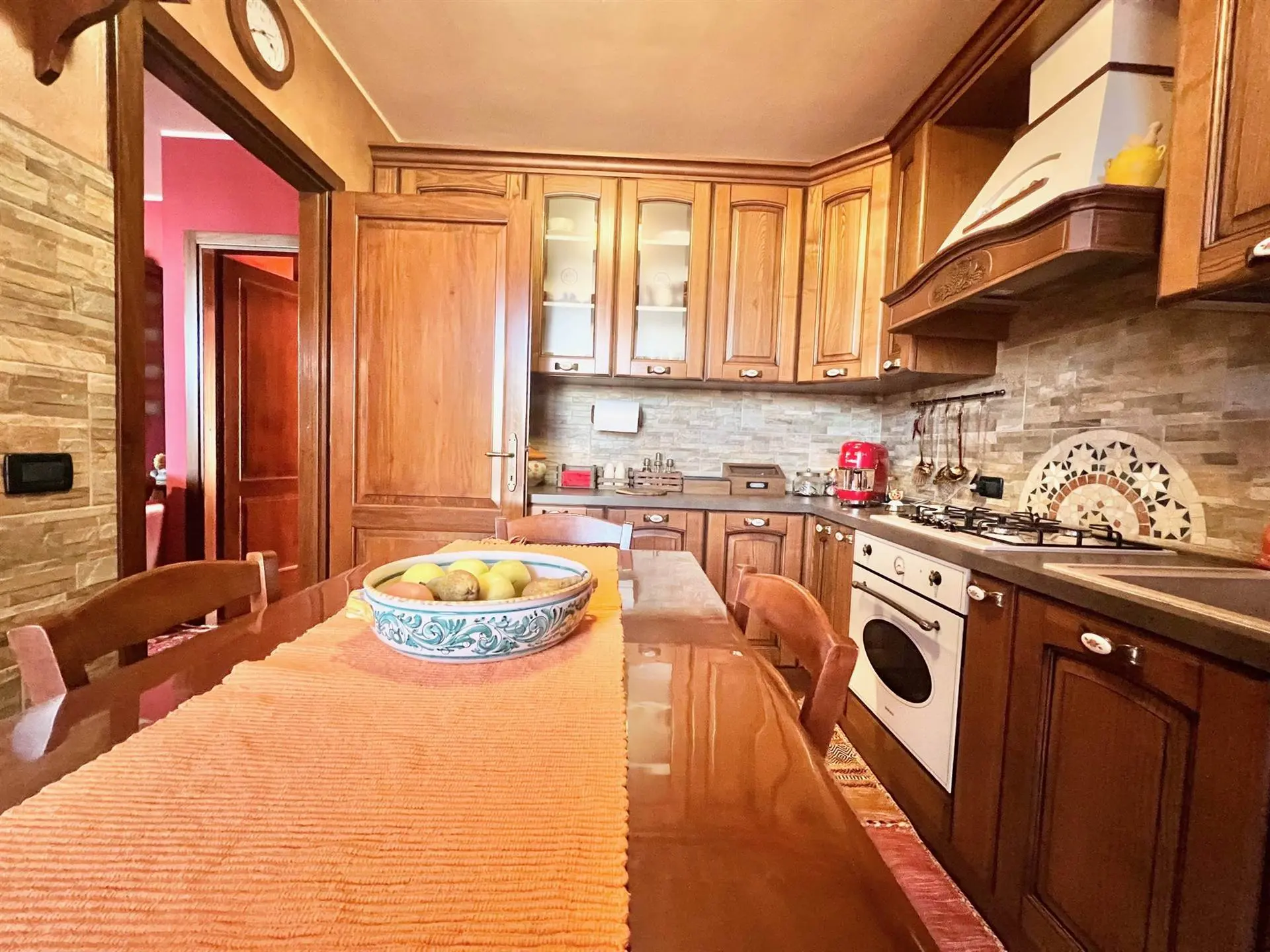 Trilocale indipendente taverna e giardino Trilocale indipendente taverna e giardino