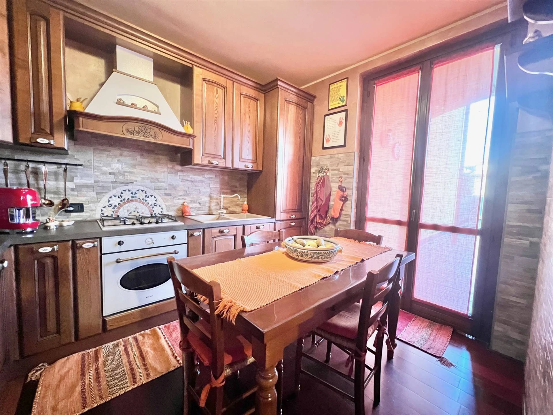 Appartamento indipendente con taverna portico e area esterna Appartamento indipendente con taverna portico e area esterna