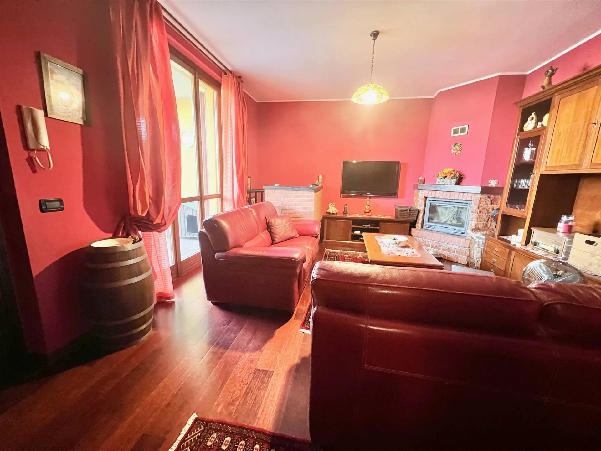 Appartamento indipendente con taverna portico e area esterna Appartamento indipendente con taverna portico e area esterna