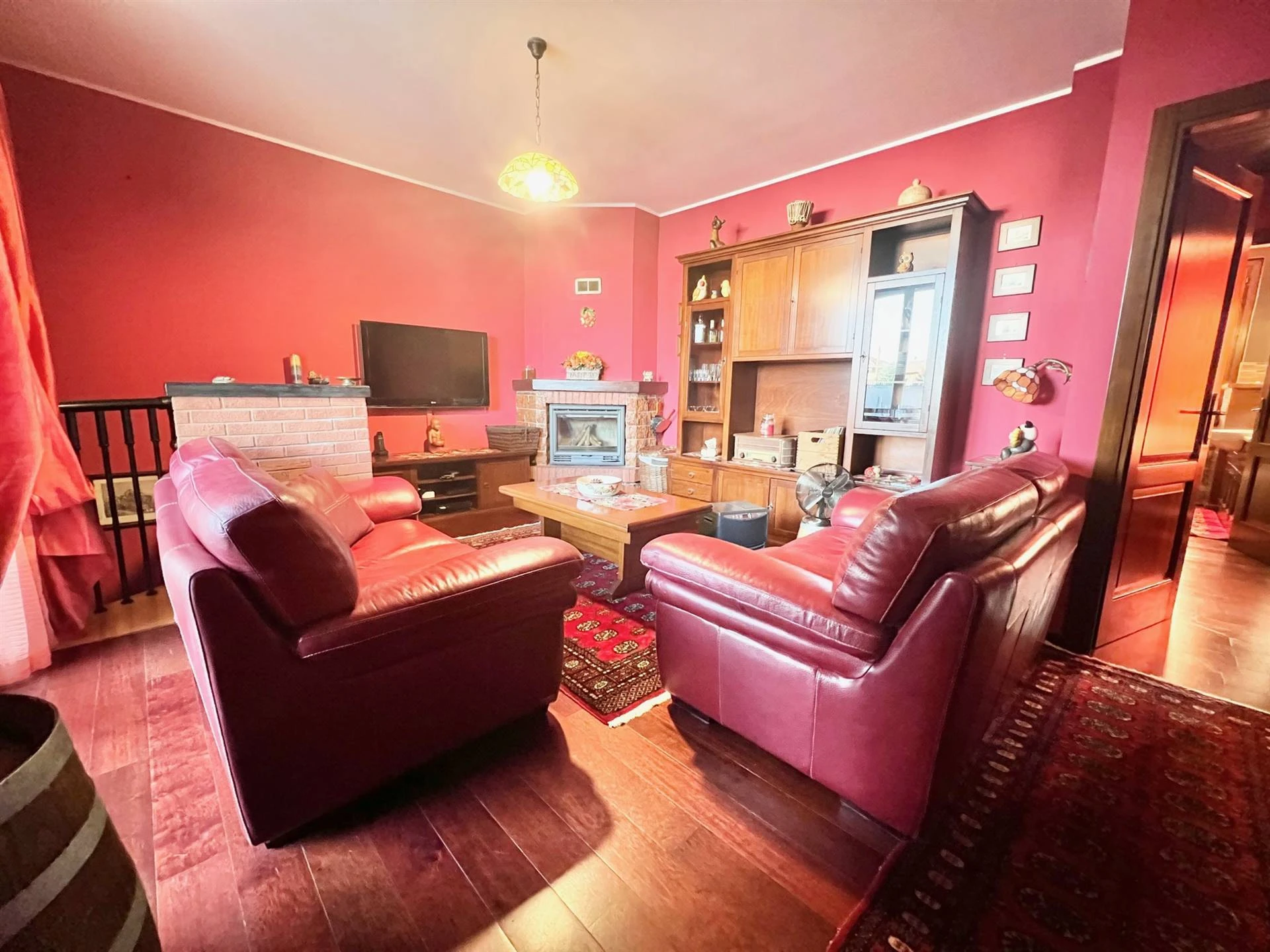 Appartamento indipendente con taverna portico e area esterna Appartamento indipendente con taverna portico e area esterna